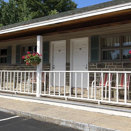 Wakita Court Motel Queensbury Εξωτερικό φωτογραφία