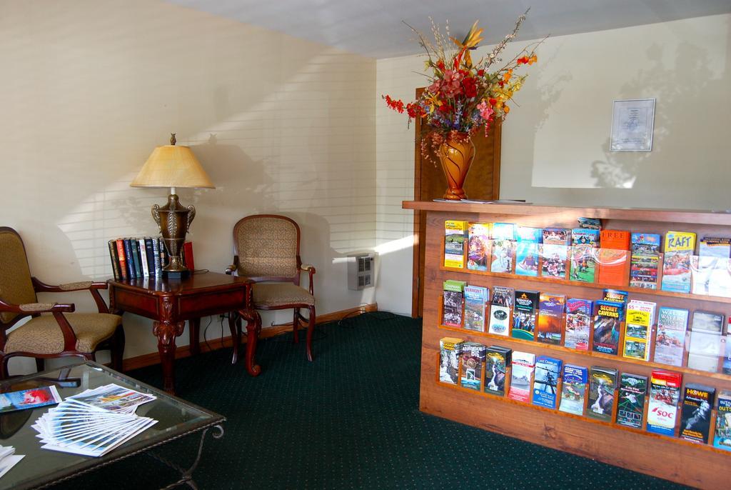 Wakita Court Motel Queensbury Εξωτερικό φωτογραφία