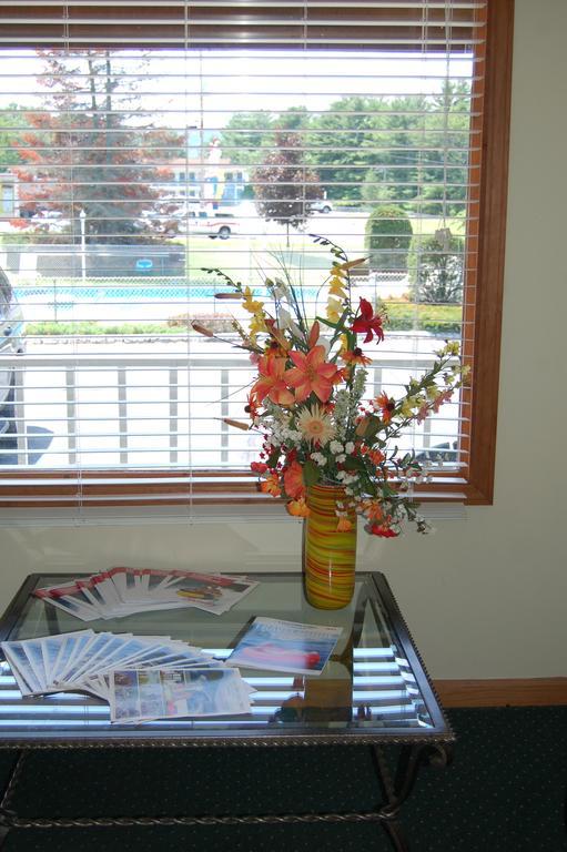 Wakita Court Motel Queensbury Εξωτερικό φωτογραφία