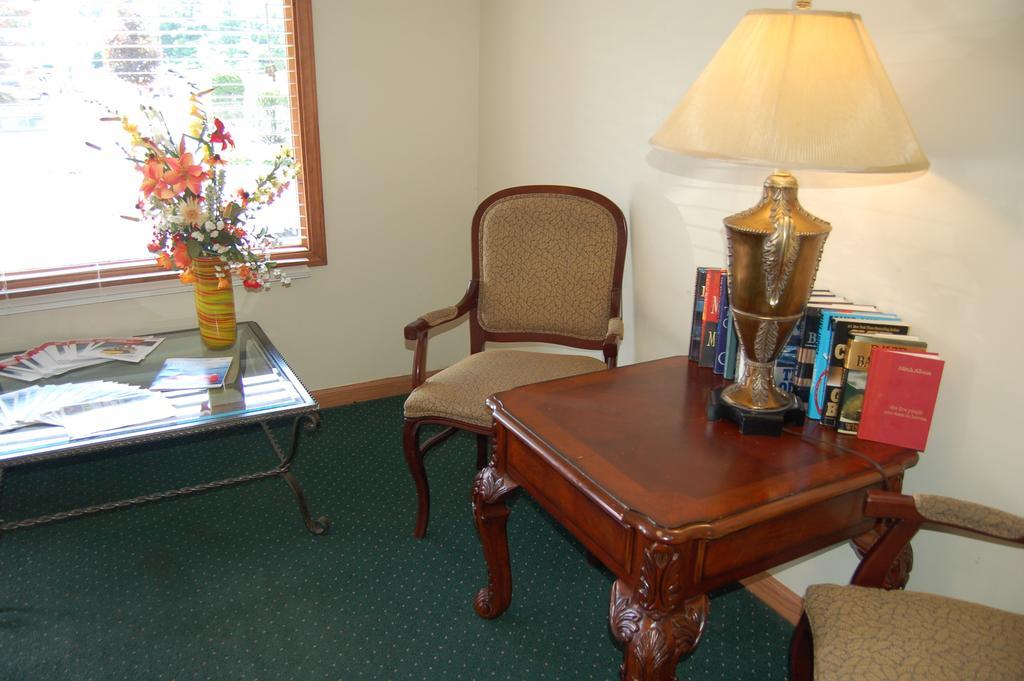 Wakita Court Motel Queensbury Εξωτερικό φωτογραφία