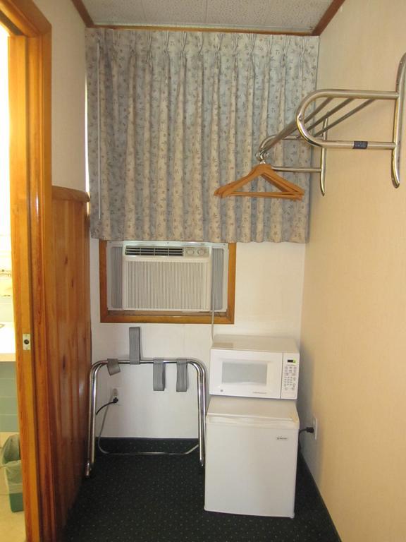 Wakita Court Motel Queensbury Δωμάτιο φωτογραφία