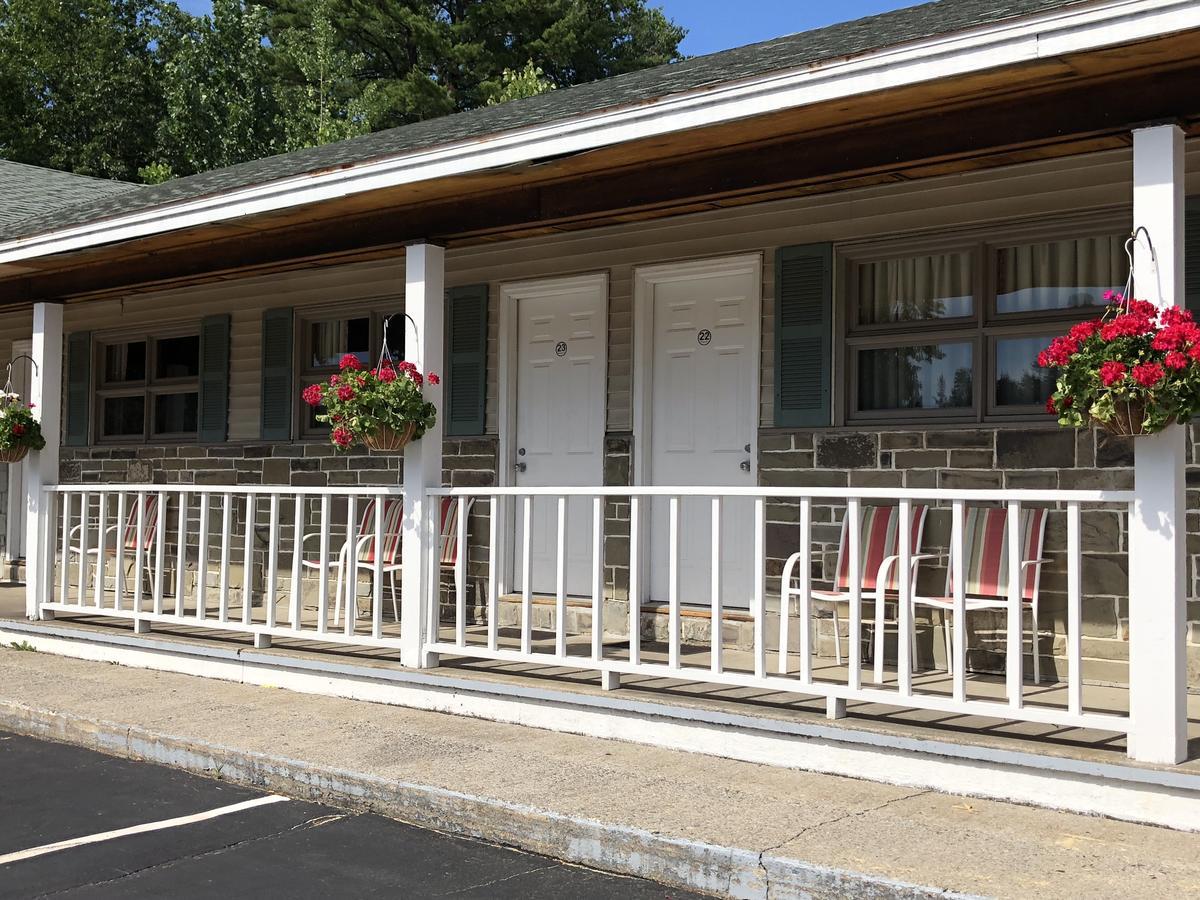 Wakita Court Motel Queensbury Εξωτερικό φωτογραφία