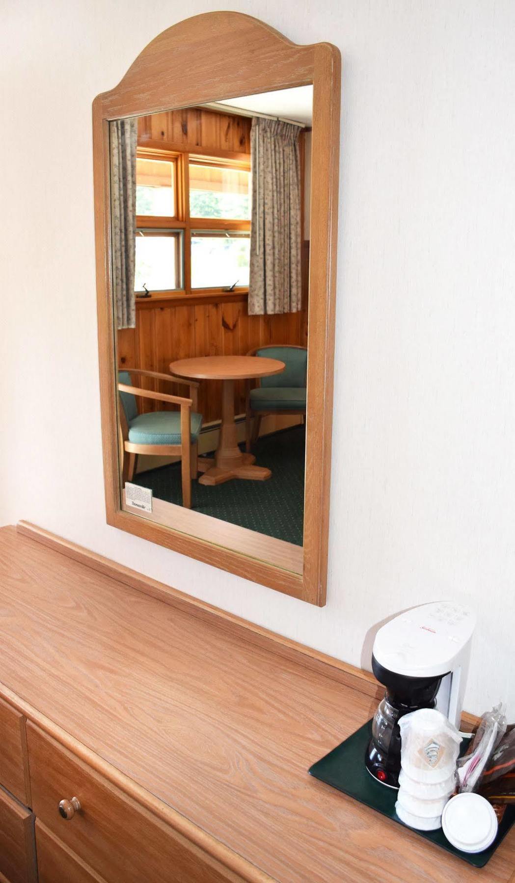 Wakita Court Motel Queensbury Εξωτερικό φωτογραφία